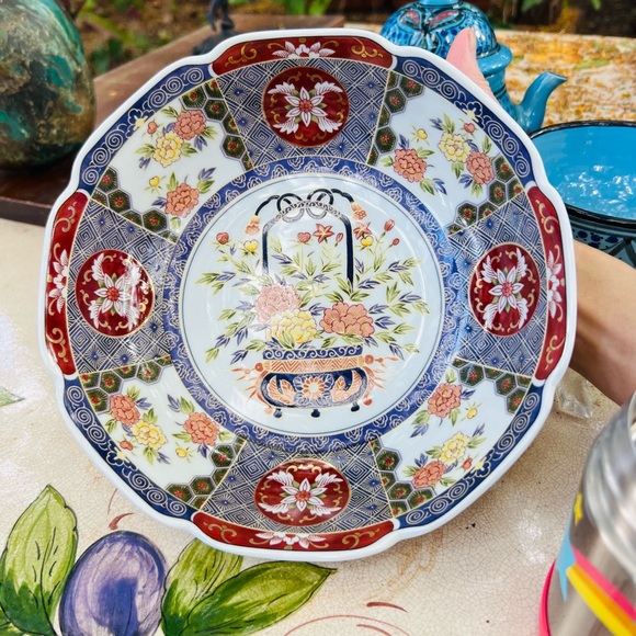 Gorgeous like new! Elegant Floral Imari Serveware Bowl